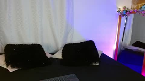 Jules and Gia online show from 01-10-25, 11:43