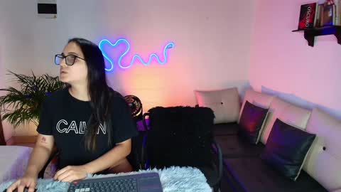 Jules and Gia online show from 01-30-25, 11:45