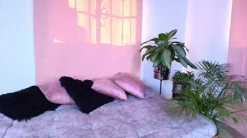 Jules and Gia online show from 11-17-25, 08:14