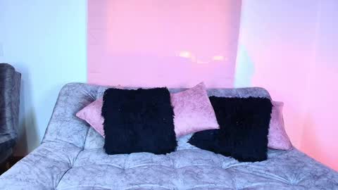 Jules and Gia online show from 11-22-25, 07:02