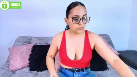 Snapshot of jules_n_gia chatting on 05-31-26, 05:31 Jules and Gia online show from 05-31-26, 05:31