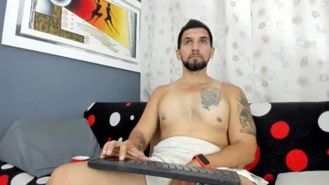 juleslake2 online show from 10-26-25, 06:03