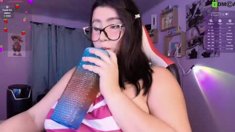 Snapshot of juli_1213 chatting on 05-16-26, 10:19 Juliana online show from 05-16-26, 10:19