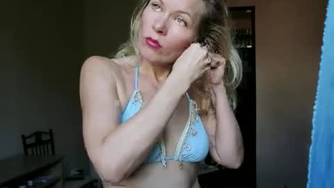 julia_giulia online show from 10-06-25, 10:23