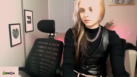 Julia  online show from 12-06-24, 10:49