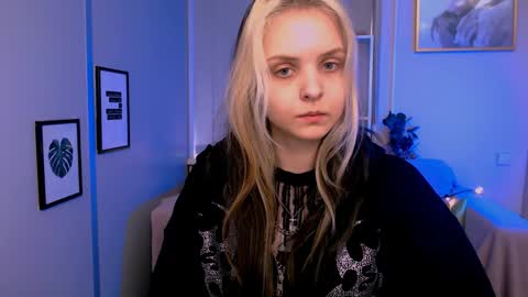 Julia  online show from 01-07-25, 10:32