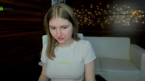 Julia  online show from 01-31-25, 09:37