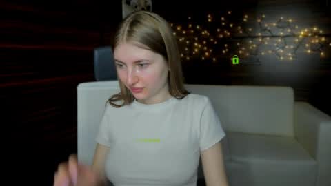 Julia  online show from 02-01-25, 12:40