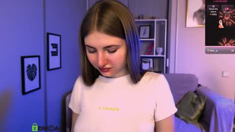 Julia  online show from 02-05-25, 09:18