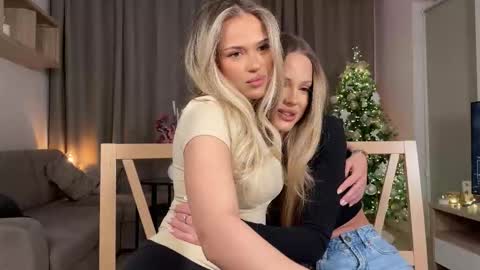 Julia R Le online show from 12-04-25, 08:28