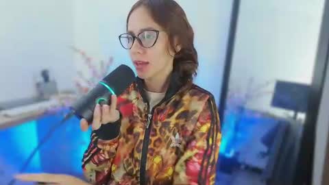 Snapshot of julia_roberts420 chatting on 07-12-26, 04:53 Julia Schedule 10 pm to 4 am GTM-5 online show from 07-12-26, 04:53