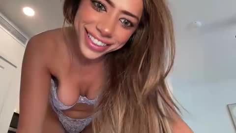 Julia Brooks online show from 11-18-25, 08:57