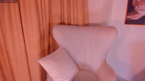 Snapshot of juliabanks_ chatting on 07-28-26, 08:52 Julia online show from 07-28-26, 08:52