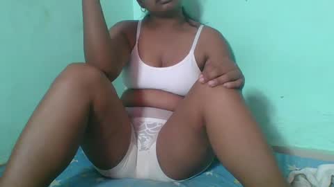 juliah02 online show from 02-12-25, 05:58