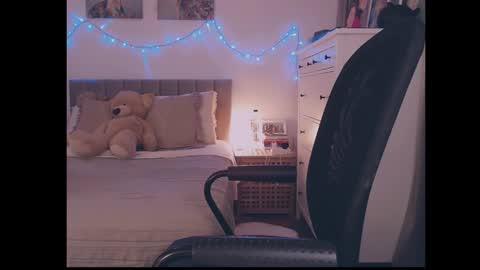 julialiones online show from 02-05-26, 04:55