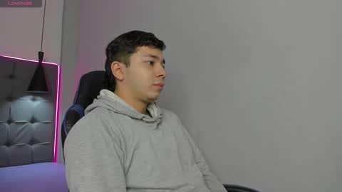 julian_smith21 online show from 03-03-26, 12:33