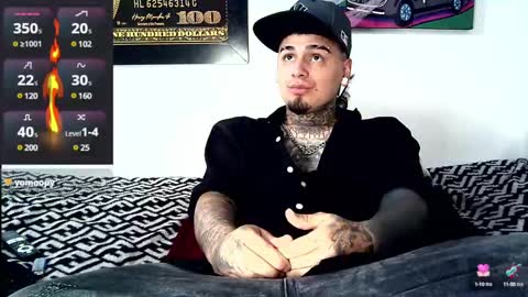 Snapshot of julian_tattoo chatting on 01-26-25, 11:39 Julian independent model online show from 01-26-25, 11:39
