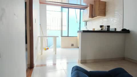 julian_wallace online show from 10-28-25, 03:14