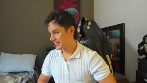 julian_wallace1 online show from 06-16-26, 01:47