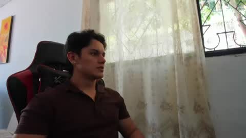 julian_wallace1 online show from 06-20-26, 06:44
