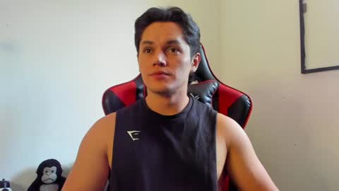 julian_wallace1 online show from 06-25-26, 02:54