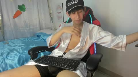 Julian online show from 04-09-26, 07:19