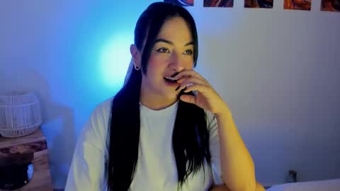 Snapshot of julianags_ chatting on 10-23-25, 09:57 Ana Maria online show from 10-23-25, 09:57