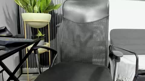 Julian online show from 02-10-26, 01:04