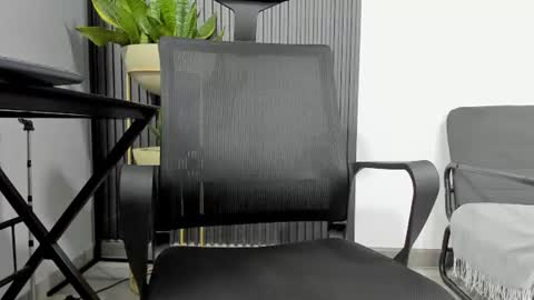 Julian online show from 06-19-26, 10:57