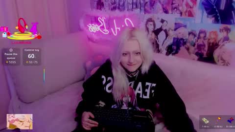 JuliaSharkk online show from 01-10-26, 07:43
