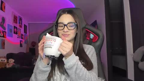 Jeimy Help me to reach 100 thumbs up online show from 02-11-26, 01:10