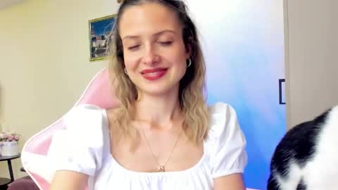 Snapshot of julie_flores chatting on 10-10-25, 05:01 Julie online show from 10-10-25, 05:01