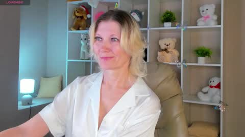 Julie Lucasss online show from 02-23-26, 01:03