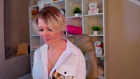 Julie Lucasss online show from 03-07-26, 08:33