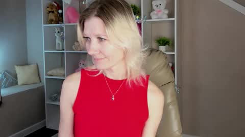 Julie Lucasss online show from 03-11-26, 12:38