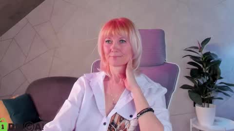 Julie Lucasss online show from 03-24-26, 09:03
