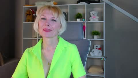 Julie Lucasss online show from 04-09-26, 12:54