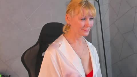 Julie Lucasss online show from 04-21-26, 01:42