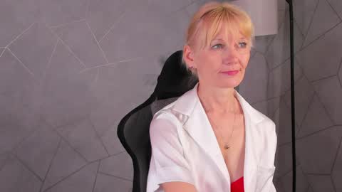 Julie Lucasss online show from 05-15-26, 11:12