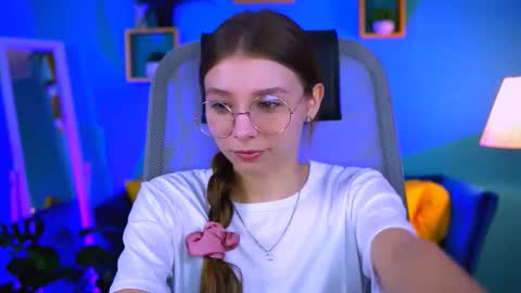 juliedaniel online show from 09-30-25, 04:28