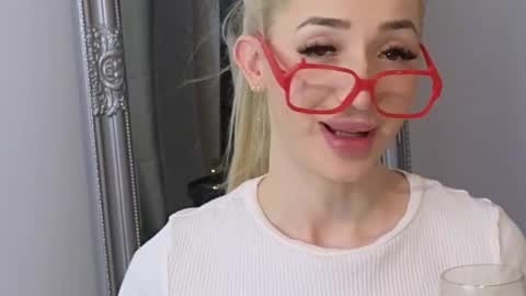 Snapshot of juliejuliette chatting on 02-23-25, 11:58 Julia online show from 02-23-25, 11:58