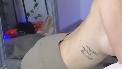 Snapshot of juliejuliette chatting on 02-28-25, 05:37 Julia online show from 02-28-25, 05:37