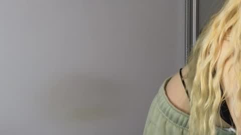 Snapshot of juliejuliette chatting on 09-16-25, 12:00 Julia online show from 09-16-25, 12:00