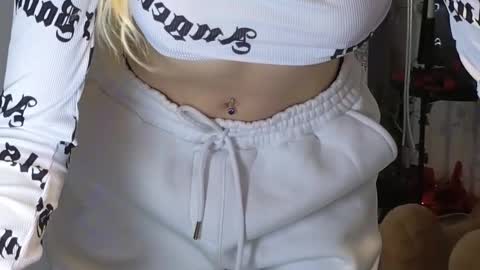 Snapshot of juliejuliette chatting on 10-24-25, 07:32 Julia online show from 10-24-25, 07:32