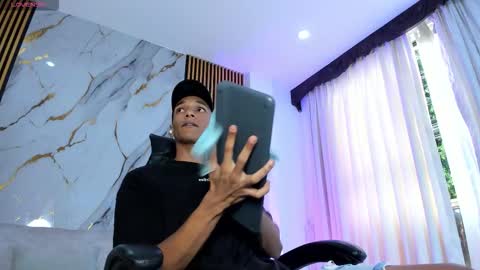 Julien online show from 12-05-25, 12:14