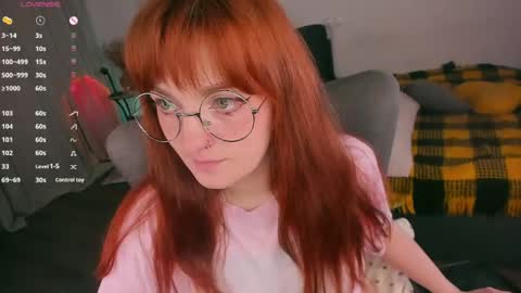 Snapshot of juliet_schoolgirl chatting on 05-12-26, 12:30 Juliet online show from 05-12-26, 12:30