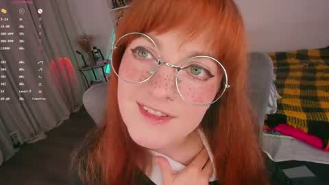 Snapshot of juliet_schoolgirl chatting on 06-28-26, 09:54 Juliet online show from 06-28-26, 09:54
