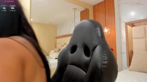     online show from 11-08-25, 10:15