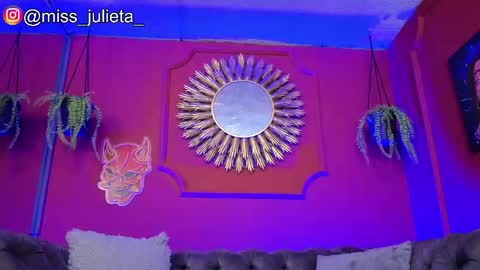  Julieta  online show from 05-25-26, 11:49