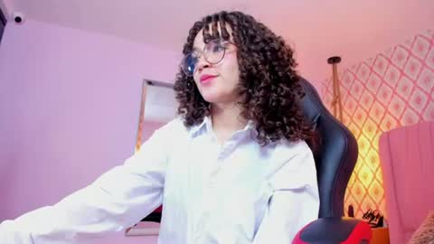 Snapshot of julieta_windsor chatting on 07-28-26, 02:13 JULIETA online show from 07-28-26, 02:13